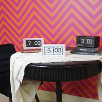 Klok- Kast Klok Flip Over- Roze- 22x13x11,5cm