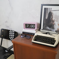 Klok- Kast Klok Flip Over- Roze- 22x13x11,5cm