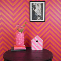 Klok- Wandklok Koekoeksklok - Gestreept Patroon- Licht roze / Neon Roze - 24x27x9cm