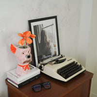 Vaas - Bloemenvaas Hond - Dolomiet -Roze/Oranje - 14,5x13x23,5cm