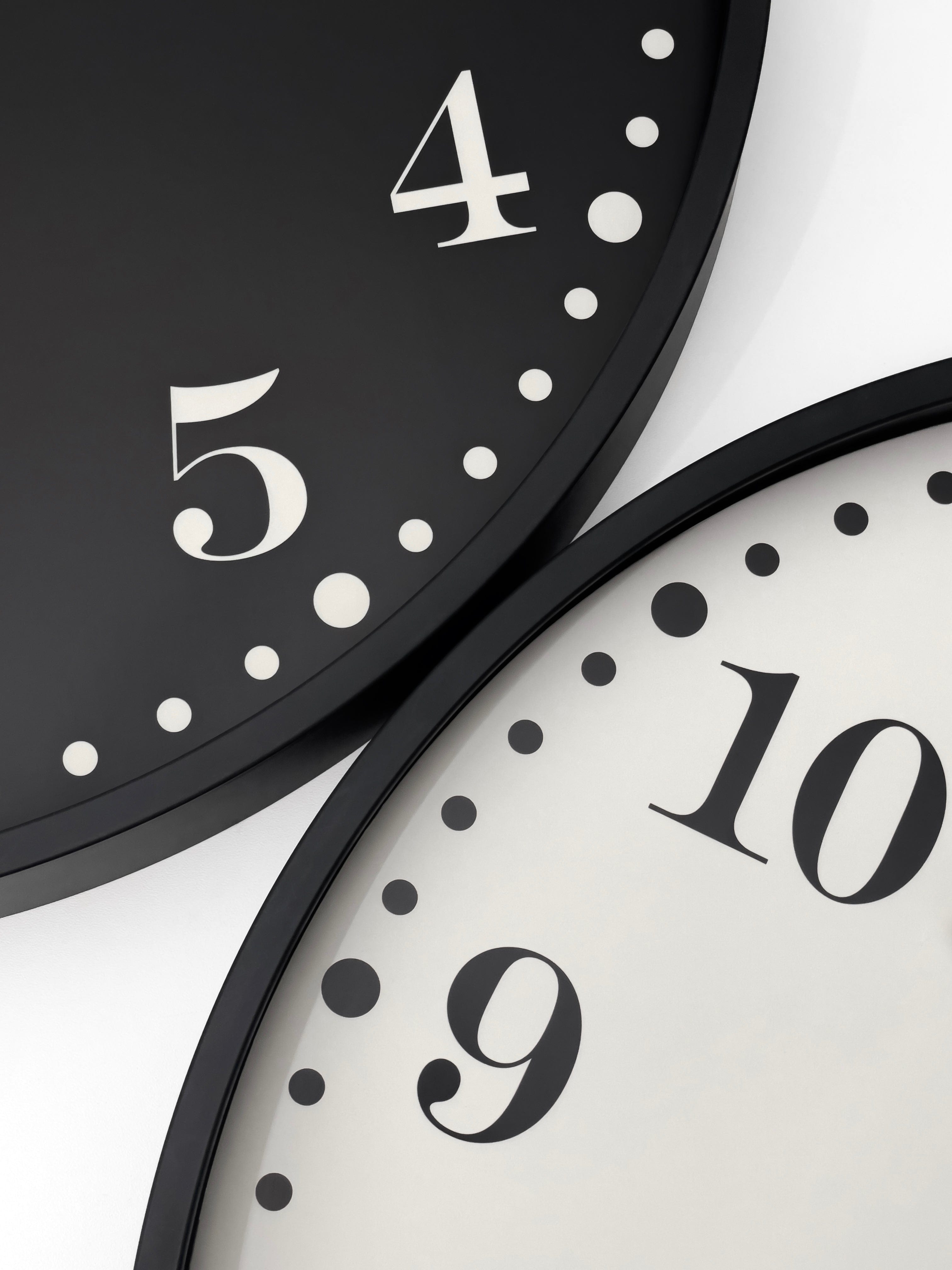 Wall clock 50cm-Silent-Black/White-Plastic-NeXtime 'Dickens Large'