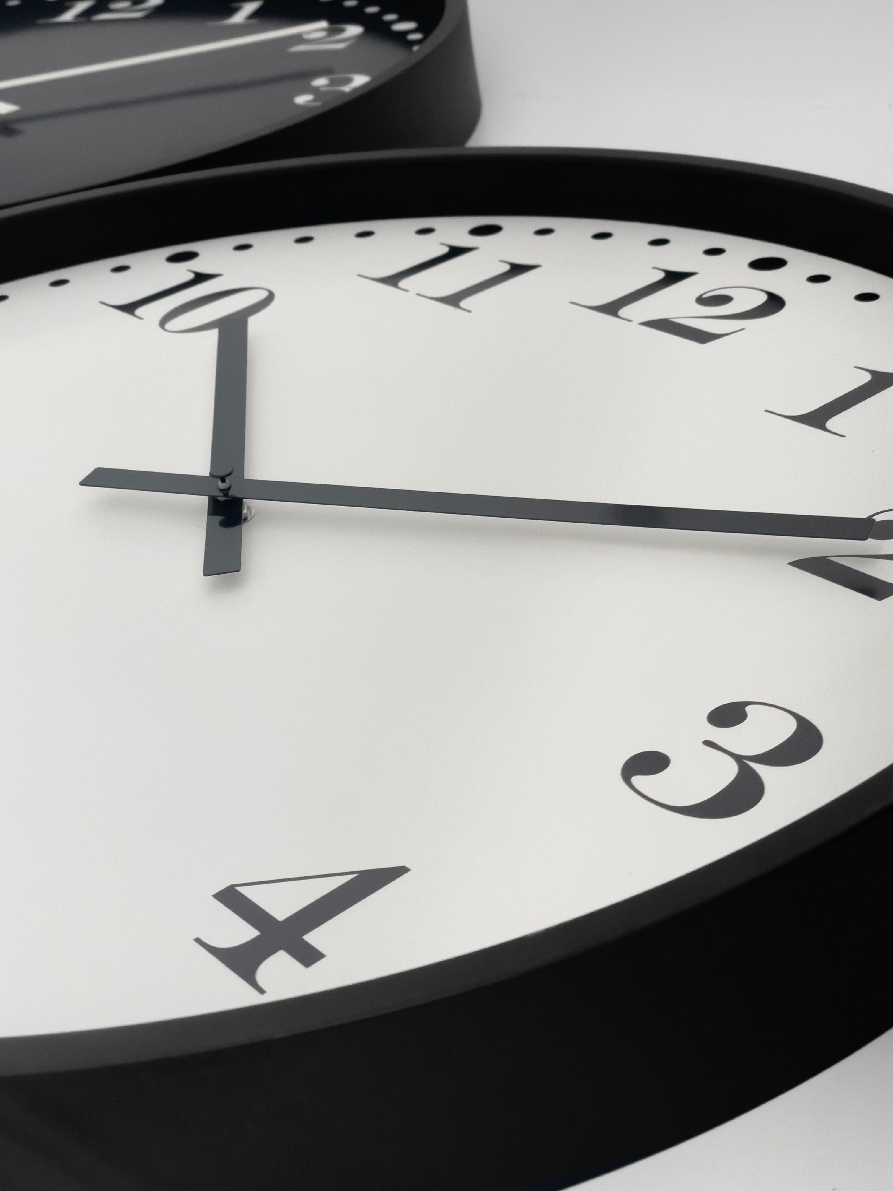 Wall clock 50cm-Silent-Black/White-Plastic-NeXtime 'Dickens Large'