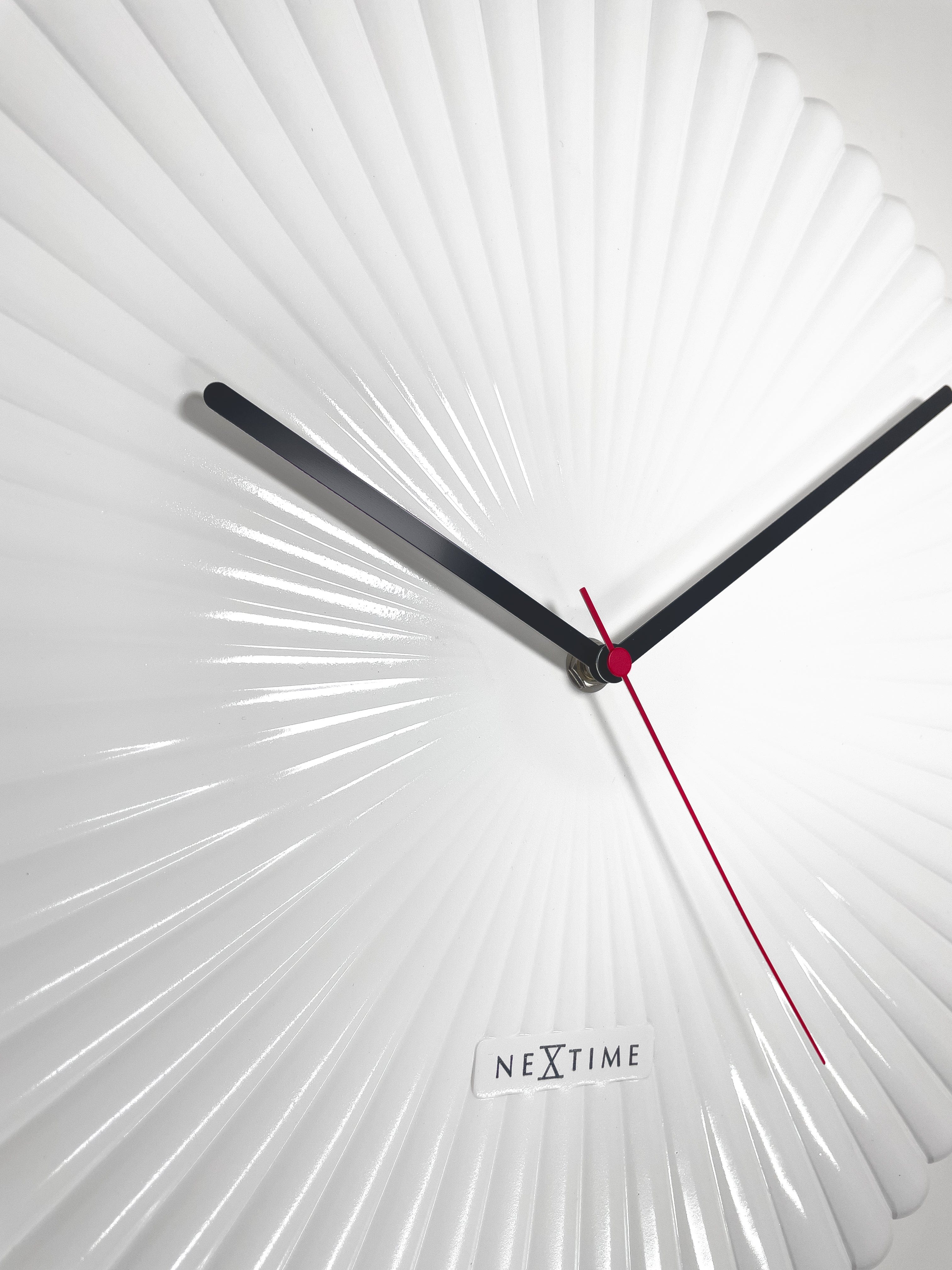Wall clock 40cm-Silent-White/Green-Polyresin-NeXtime 'Mousse'